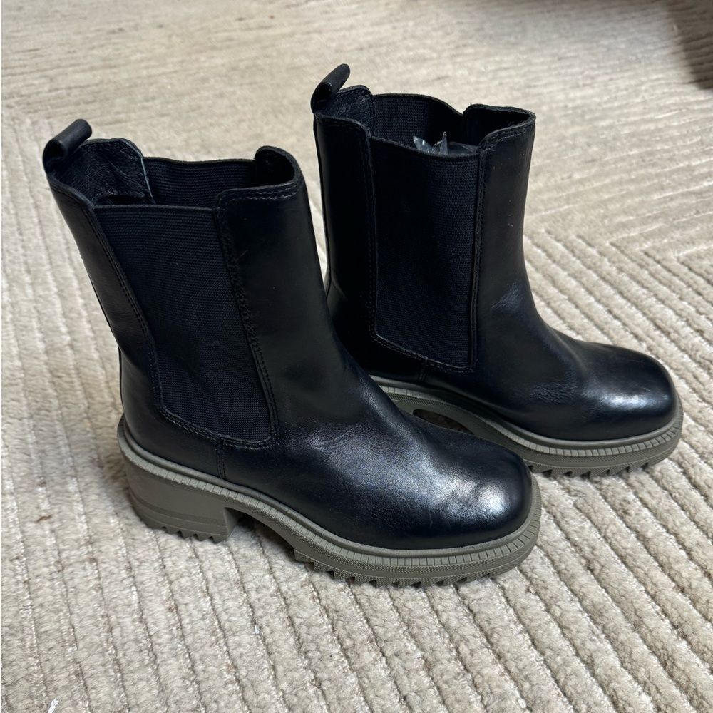 Vince Camuto Anikaa Black and Green Leather Boot Size 5.5